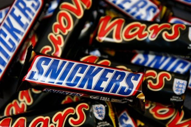 Chocolate maker Mars backs Ivory Coast, Ghana cocoa floor price ...