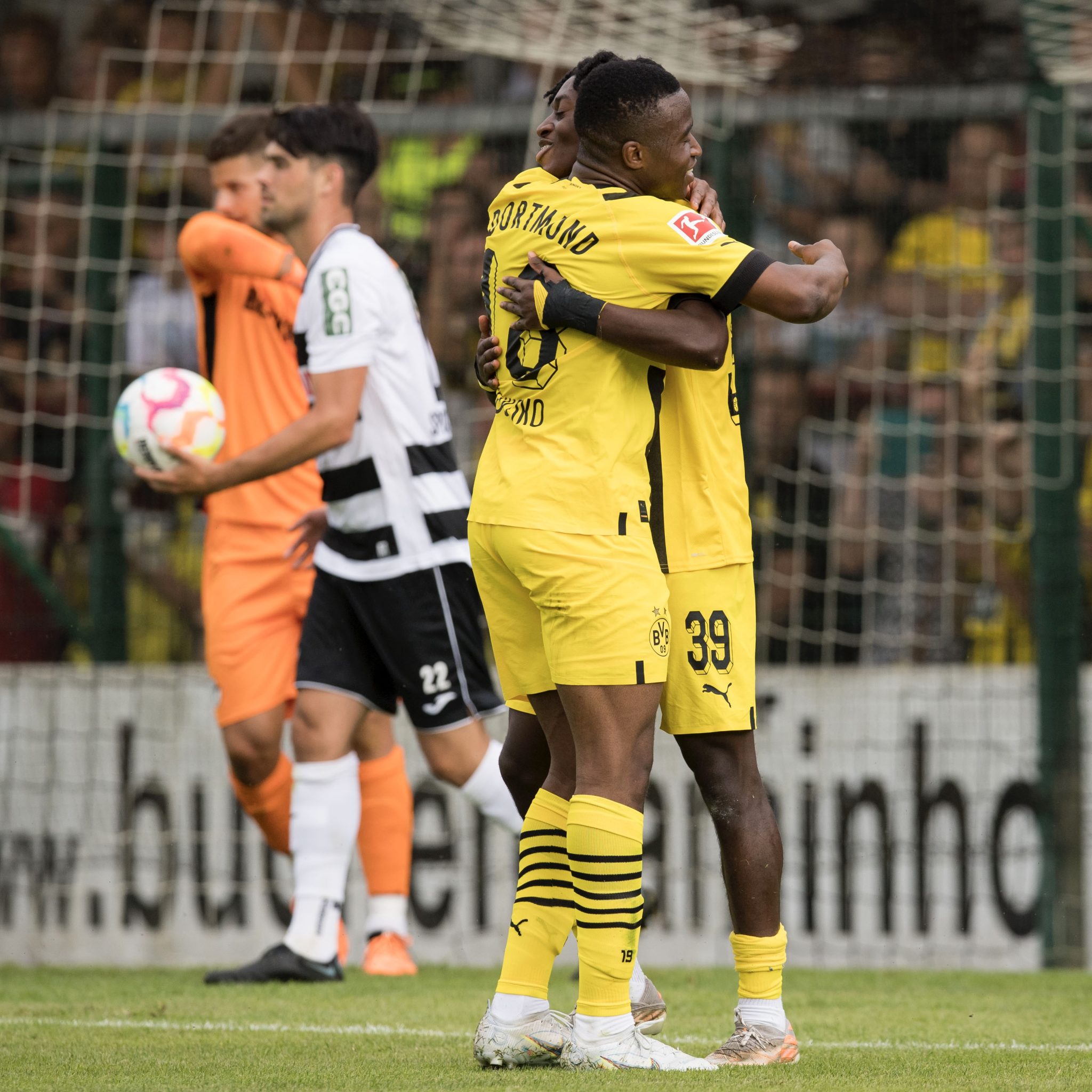 Highlyrated Ghanaian leftback Prince Aning scores for Borussia