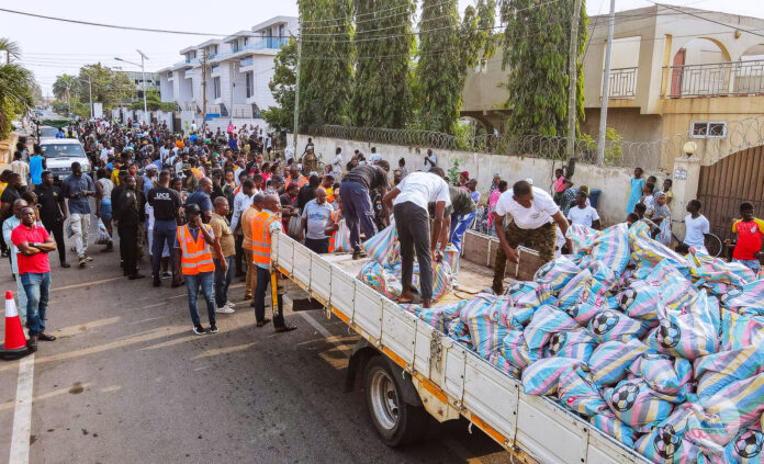 Siaw Agyepong puts smiles on over 4,000 people on New Year’s Day